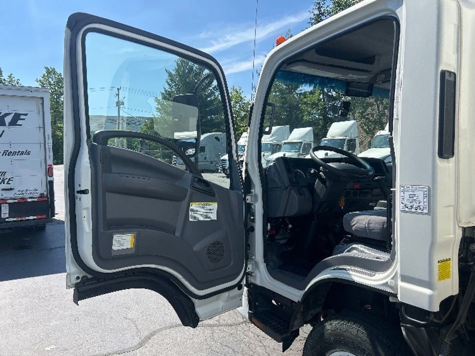 Light Duty Box Truck-Light and Medium Duty Trucks-Isuzu-2022-NPR-Jessup-PA-225,821\n\t\tmiles-$ 27,500 - Image 16