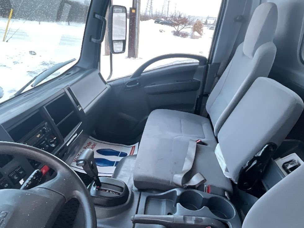 Light Duty Box Truck-Light and Medium Duty Trucks-Isuzu-2022-NPR-London-ON-276,256\n\t\tkm-$ 39,500 - Image 19