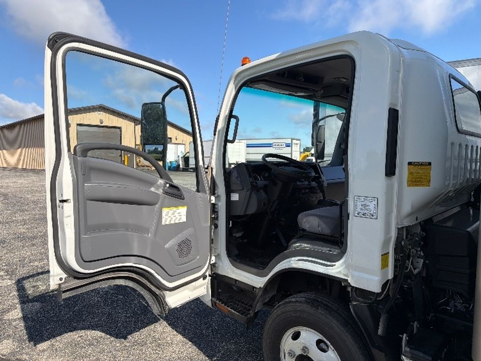 Light Duty Box Truck-Light and Medium Duty Trucks-Isuzu-2022-NPR-Louisville-KY-60,241\n\t\tmiles-$ 47,500 - Image 16