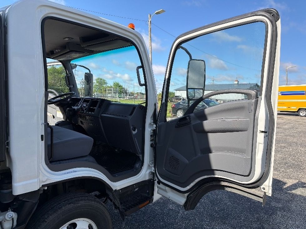 Light Duty Box Truck-Light and Medium Duty Trucks-Isuzu-2022-NPR-Louisville-KY-60,241\n\t\tmiles-$ 47,500 - Image 20