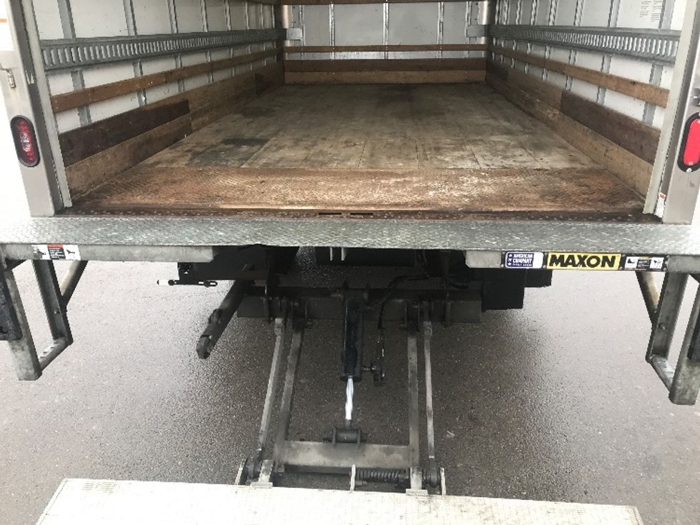 Light Duty Box Truck-Light and Medium Duty Trucks-Isuzu-2022-NPR-Oshawa-ON-181,321\n\t\tkm-$ 52,750 - Image 10