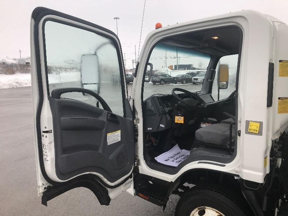 Light Duty Box Truck-Light and Medium Duty Trucks-Isuzu-2022-NPR-Oshawa-ON-181,321\n\t\tkm-$ 52,750 - Image 16