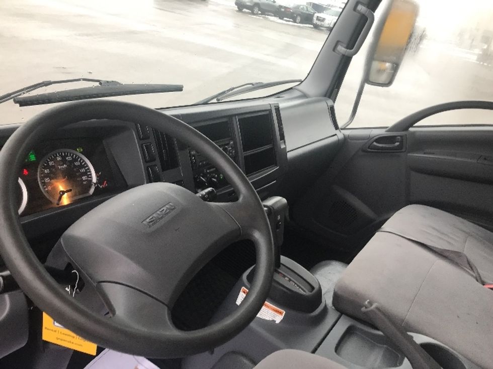 Light Duty Box Truck-Light and Medium Duty Trucks-Isuzu-2022-NPR-Oshawa-ON-181,321\n\t\tkm-$ 52,750 - Image 17