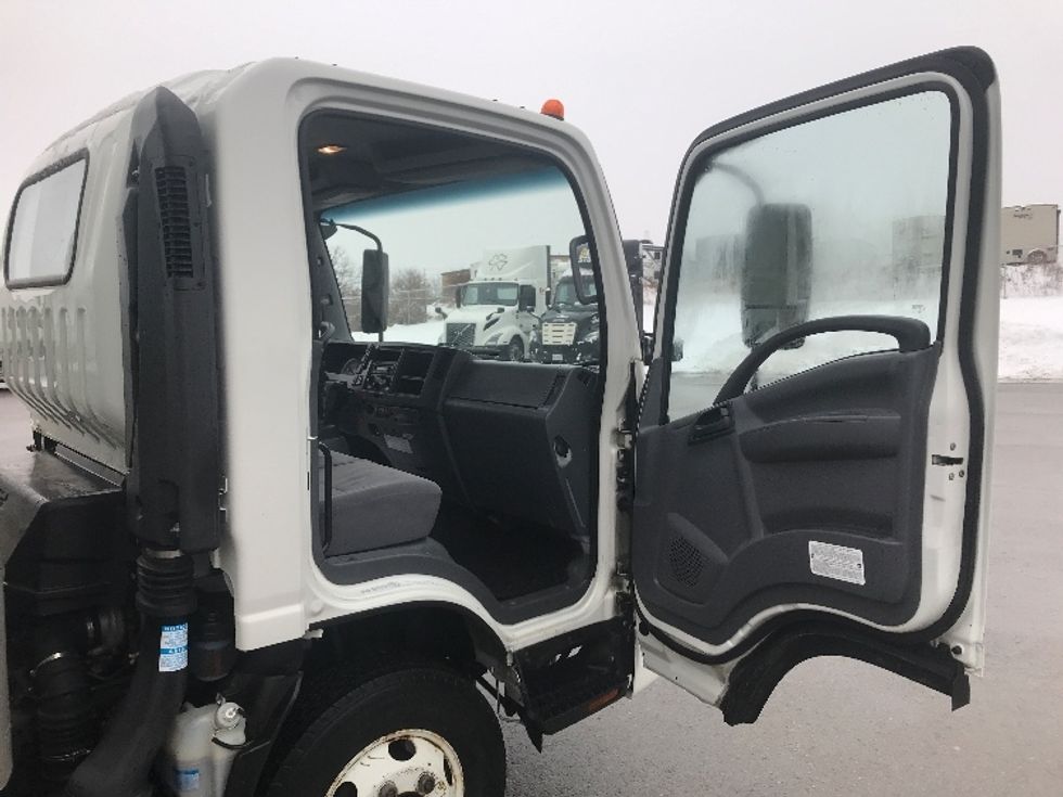 Light Duty Box Truck-Light and Medium Duty Trucks-Isuzu-2022-NPR-Oshawa-ON-181,321\n\t\tkm-$ 52,750 - Image 20