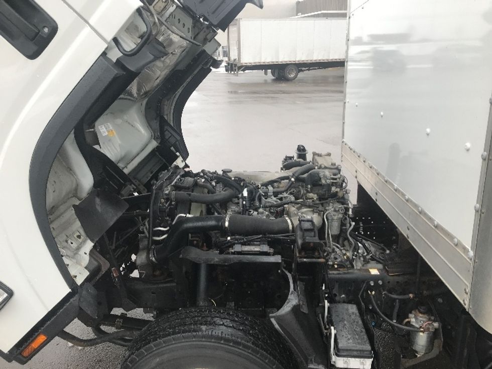 Light Duty Box Truck-Light and Medium Duty Trucks-Isuzu-2022-NPR-Oshawa-ON-181,321\n\t\tkm-$ 52,750 - Image 24