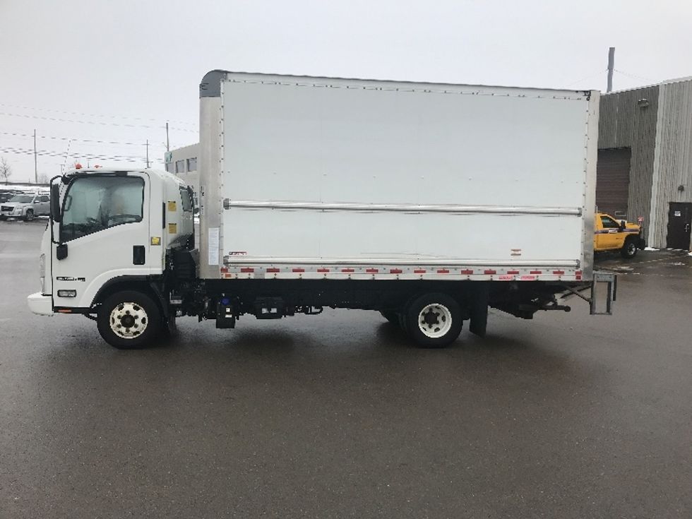 Light Duty Box Truck-Light and Medium Duty Trucks-Isuzu-2022-NPR-Oshawa-ON-181,321\n\t\tkm-$ 52,750 - Image 4