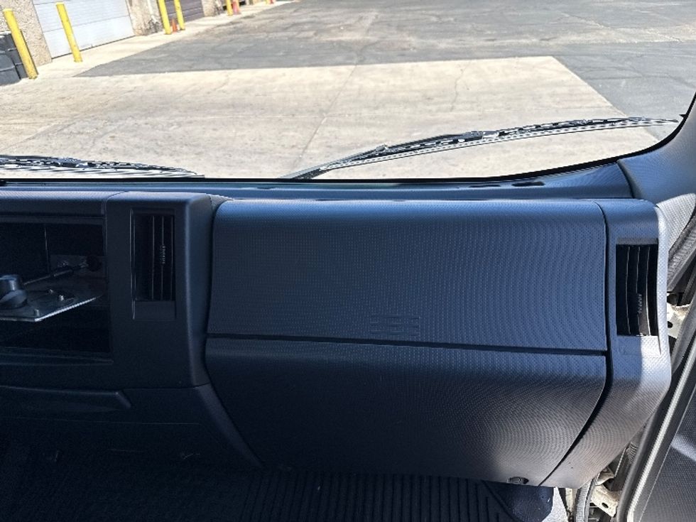Light Duty Box Truck-Light and Medium Duty Trucks-Isuzu-2022-NPR-Phoenix-AZ-192,913\n\t\tmiles-$ 29,000 - Image 20