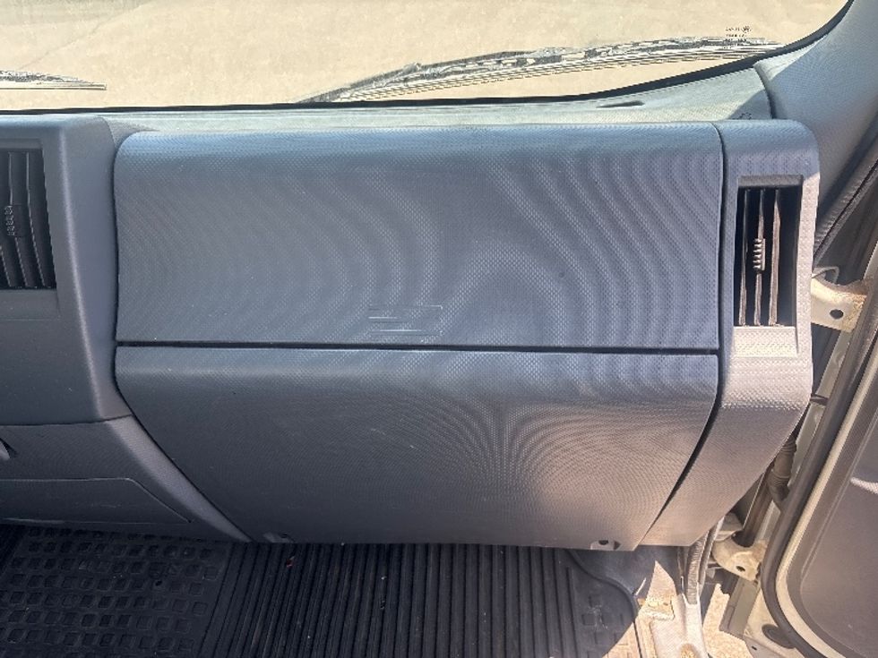 Light Duty Box Truck-Light and Medium Duty Trucks-Isuzu-2022-NPR-Phoenix-AZ-74,103\n\t\tmiles-$ 51,500 - Image 21