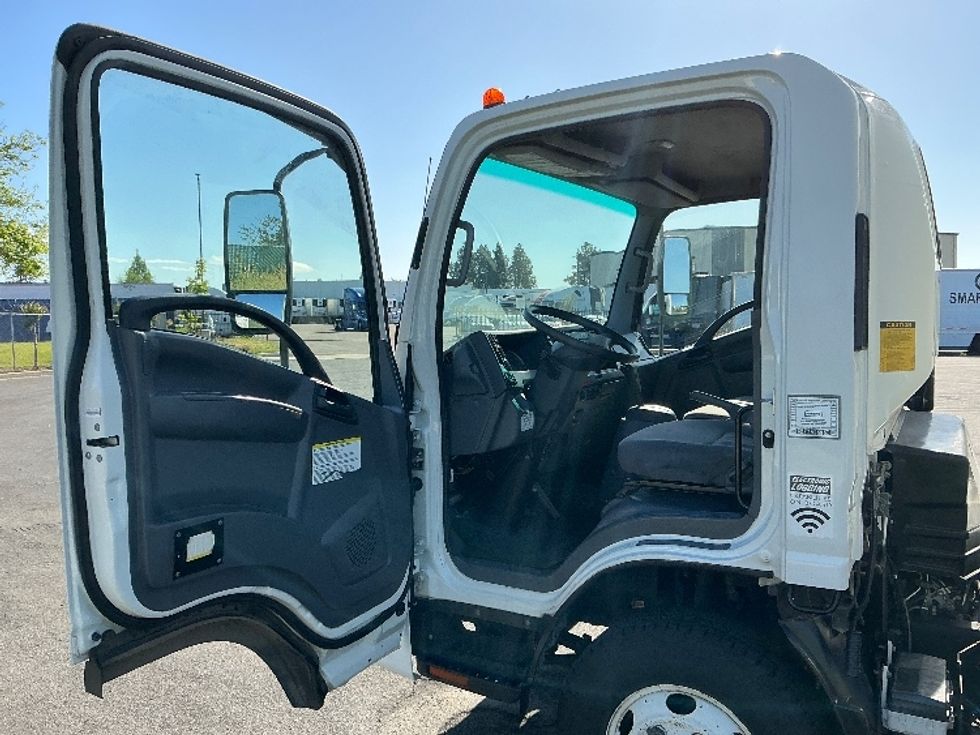 Light Duty Box Truck-Light and Medium Duty Trucks-Isuzu-2022-NPR-Stockton-CA-158,778\n\t\tmiles-$ 35,750 - Image 16