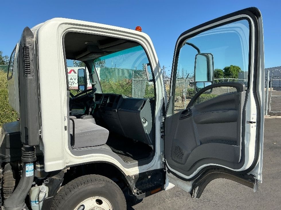 Light Duty Box Truck-Light and Medium Duty Trucks-Isuzu-2022-NPR-Stockton-CA-158,778\n\t\tmiles-$ 35,750 - Image 20