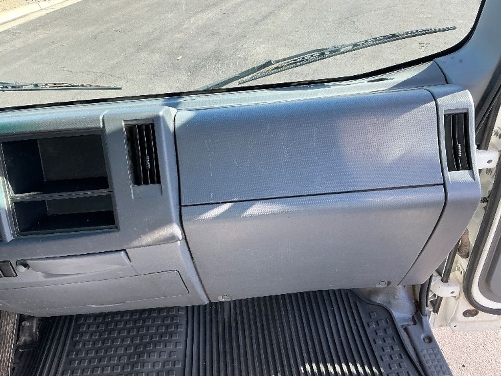 Light Duty Box Truck-Light and Medium Duty Trucks-Isuzu-2022-NPR-Stockton-CA-158,778\n\t\tmiles-$ 35,750 - Image 21