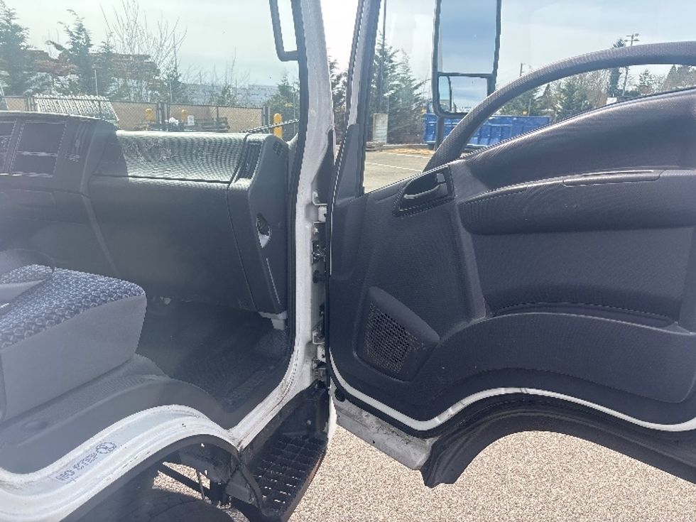 Light Duty Box Truck-Light and Medium Duty Trucks-Isuzu-2022-NPRXD-Everett-WA-56,836\n\t\tmiles-$ 54,500 - Image 20
