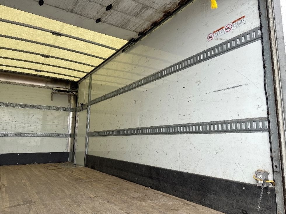 Light Duty Box Truck-Light and Medium Duty Trucks-Isuzu-2022-NPRXD-Mississauga-ON-121,133\n\t\tkm-$ 69,000 - Image 11
