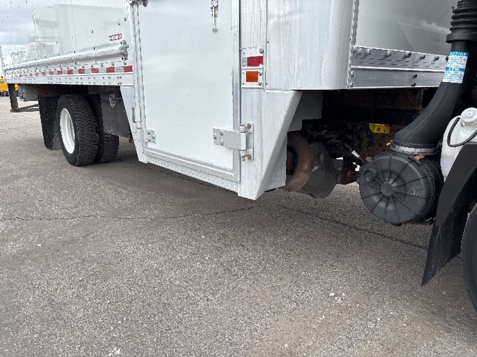 Light Duty Box Truck-Light and Medium Duty Trucks-Isuzu-2022-NPRXD-Mississauga-ON-121,133\n\t\tkm-$ 69,000 - Image 13