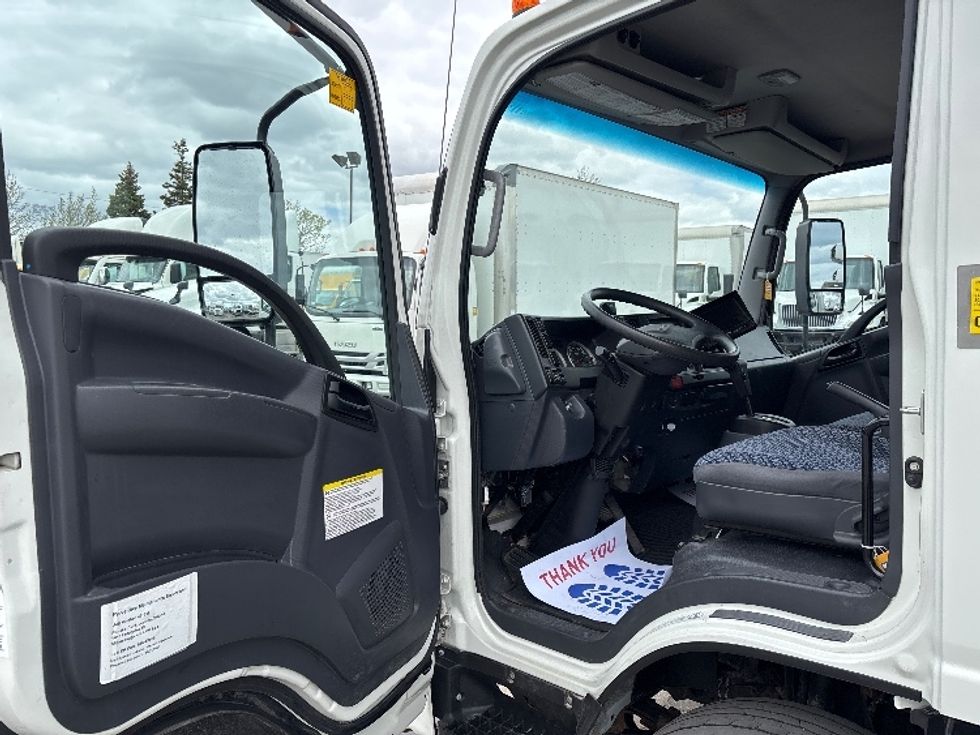 Light Duty Box Truck-Light and Medium Duty Trucks-Isuzu-2022-NPRXD-Mississauga-ON-121,133\n\t\tkm-$ 69,000 - Image 15
