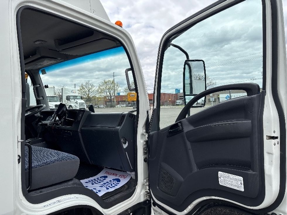Light Duty Box Truck-Light and Medium Duty Trucks-Isuzu-2022-NPRXD-Mississauga-ON-121,133\n\t\tkm-$ 69,000 - Image 19