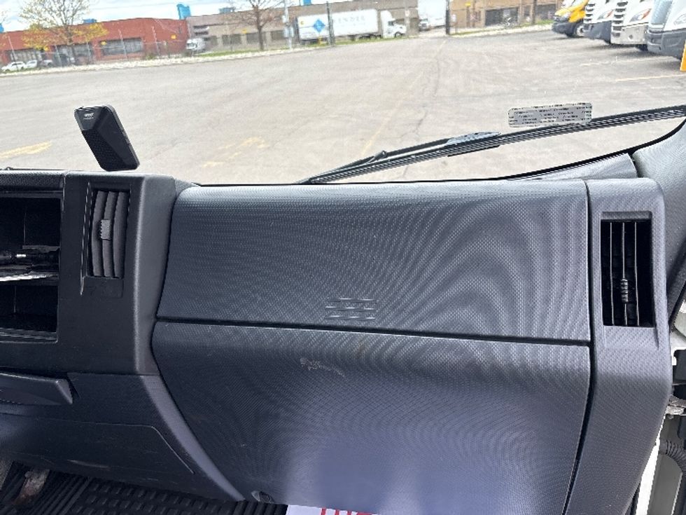 Light Duty Box Truck-Light and Medium Duty Trucks-Isuzu-2022-NPRXD-Mississauga-ON-121,133\n\t\tkm-$ 69,000 - Image 20