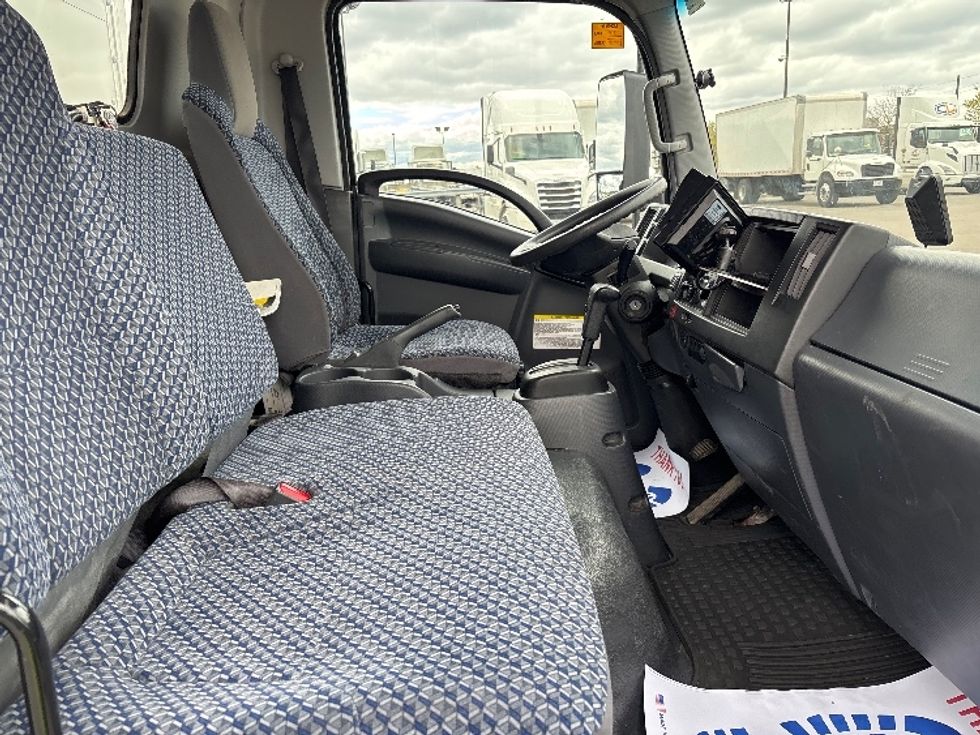 Light Duty Box Truck-Light and Medium Duty Trucks-Isuzu-2022-NPRXD-Mississauga-ON-121,133\n\t\tkm-$ 69,000 - Image 21