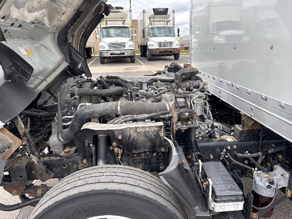 Light Duty Box Truck-Light and Medium Duty Trucks-Isuzu-2022-NPRXD-Mississauga-ON-121,133\n\t\tkm-$ 69,000 - Image 23