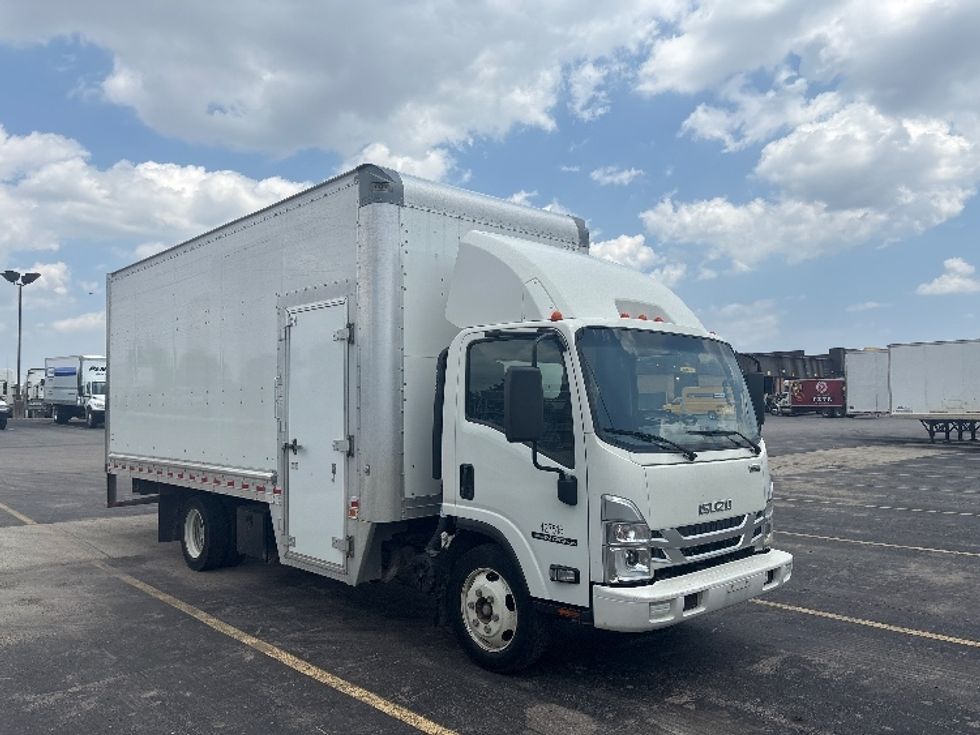 Light Duty Box Truck-Light and Medium Duty Trucks-Isuzu-2022-NPRXD-Mississauga-ON-89,121\n\t\tkm-$ 61,250 - Image 1