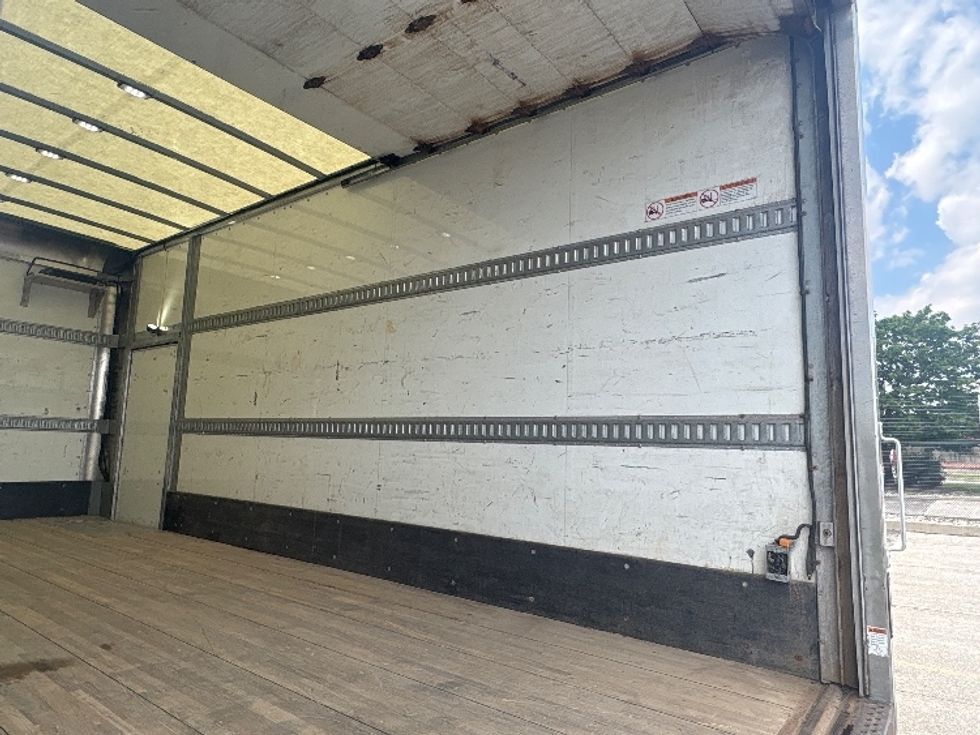Light Duty Box Truck-Light and Medium Duty Trucks-Isuzu-2022-NPRXD-Mississauga-ON-89,121\n\t\tkm-$ 61,250 - Image 10