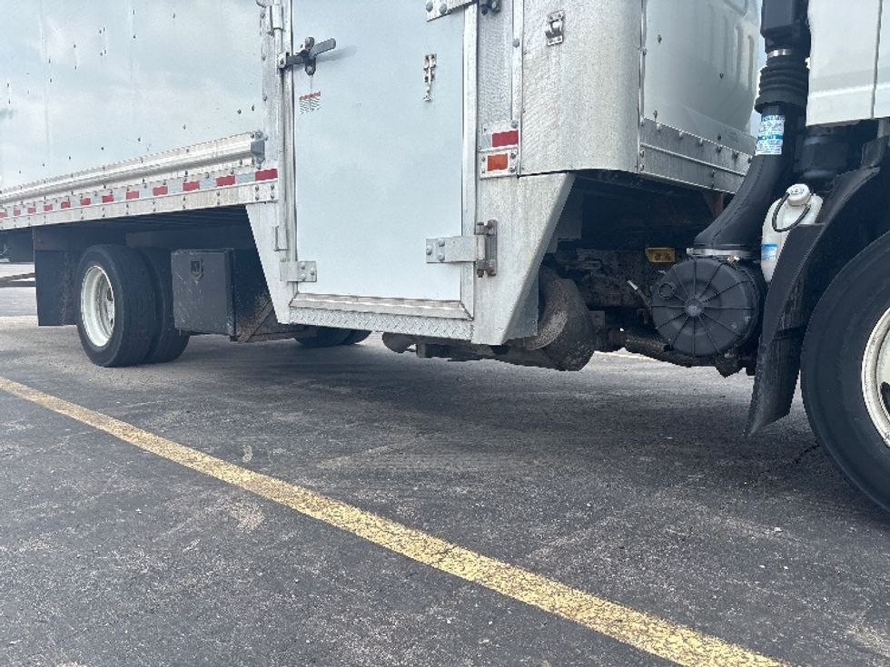 Light Duty Box Truck-Light and Medium Duty Trucks-Isuzu-2022-NPRXD-Mississauga-ON-89,121\n\t\tkm-$ 61,250 - Image 12