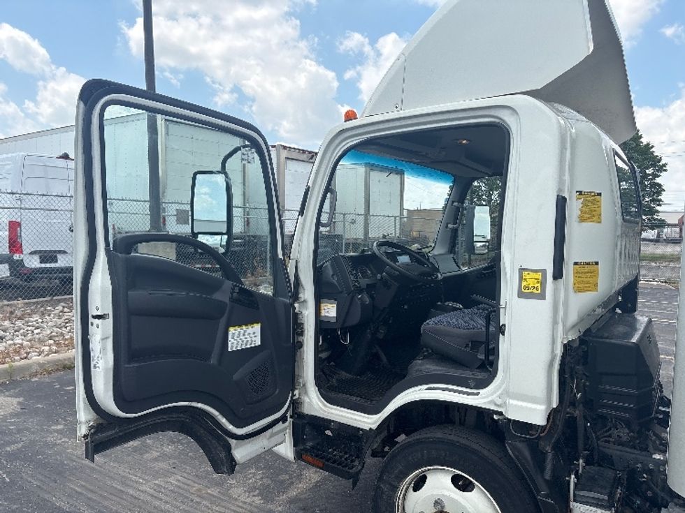 Light Duty Box Truck-Light and Medium Duty Trucks-Isuzu-2022-NPRXD-Mississauga-ON-89,121\n\t\tkm-$ 61,250 - Image 14