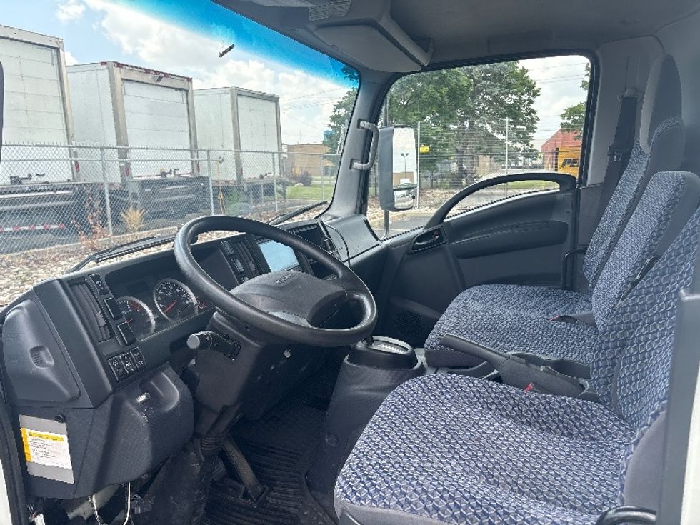 Light Duty Box Truck-Light and Medium Duty Trucks-Isuzu-2022-NPRXD-Mississauga-ON-89,121\n\t\tkm-$ 61,250 - Image 15