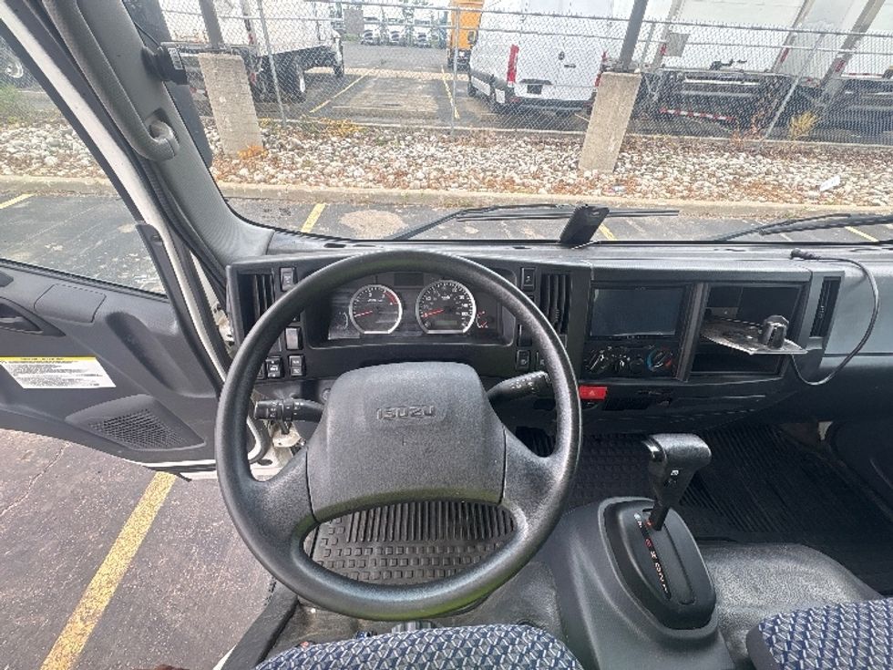 Light Duty Box Truck-Light and Medium Duty Trucks-Isuzu-2022-NPRXD-Mississauga-ON-89,121\n\t\tkm-$ 61,250 - Image 16
