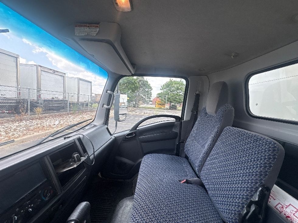 Light Duty Box Truck-Light and Medium Duty Trucks-Isuzu-2022-NPRXD-Mississauga-ON-89,121\n\t\tkm-$ 61,250 - Image 17