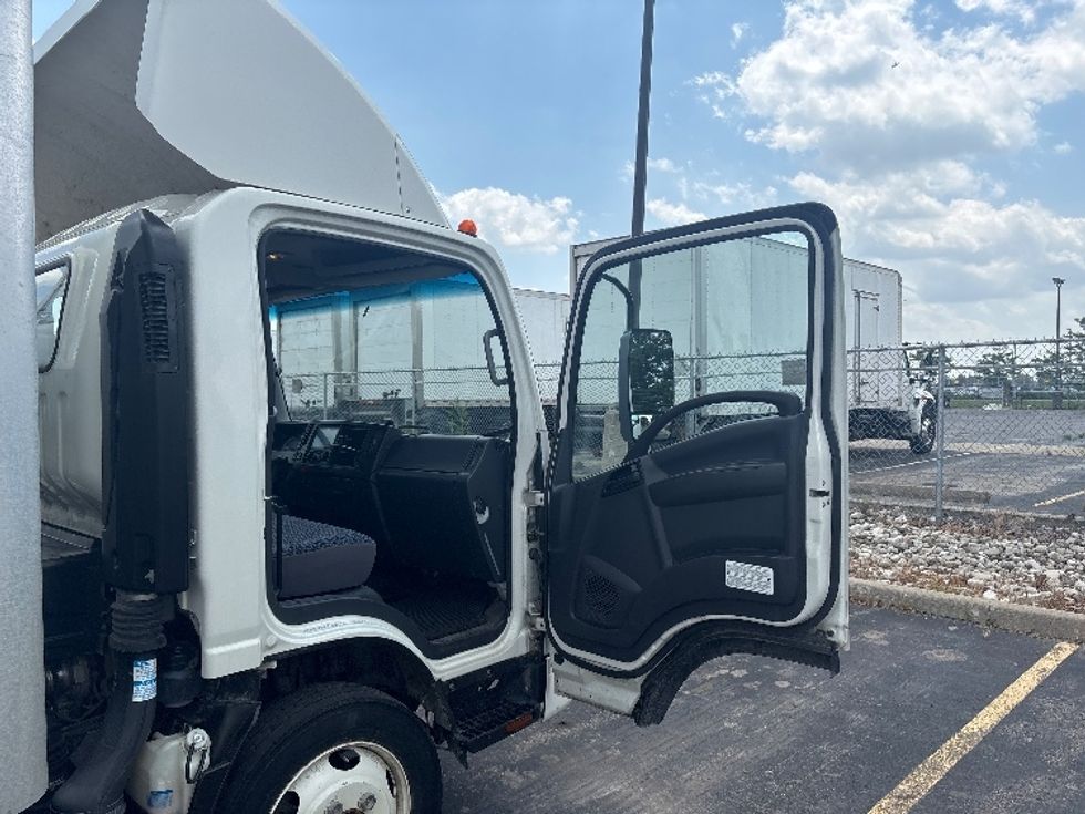 Light Duty Box Truck-Light and Medium Duty Trucks-Isuzu-2022-NPRXD-Mississauga-ON-89,121\n\t\tkm-$ 61,250 - Image 18