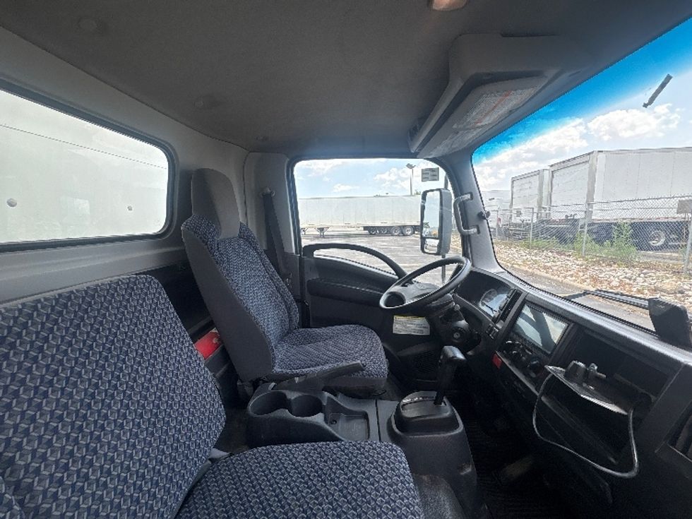 Light Duty Box Truck-Light and Medium Duty Trucks-Isuzu-2022-NPRXD-Mississauga-ON-89,121\n\t\tkm-$ 61,250 - Image 20