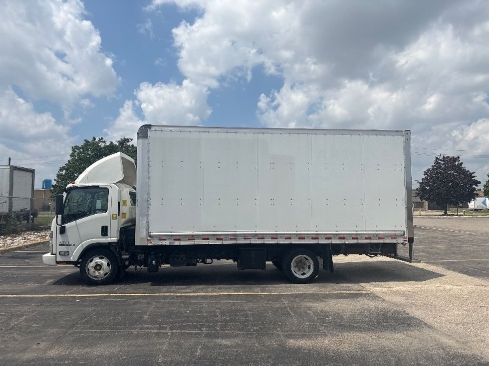 Light Duty Box Truck-Light and Medium Duty Trucks-Isuzu-2022-NPRXD-Mississauga-ON-89,121\n\t\tkm-$ 61,250 - Image 4