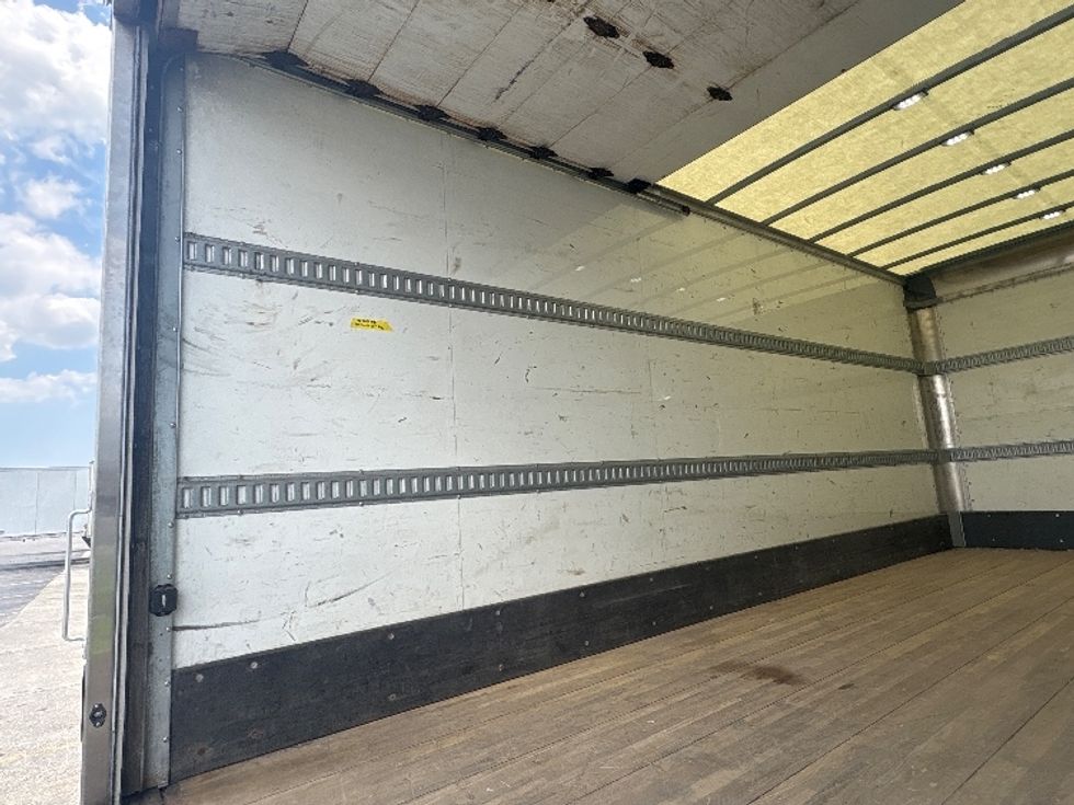 Light Duty Box Truck-Light and Medium Duty Trucks-Isuzu-2022-NPRXD-Mississauga-ON-89,121\n\t\tkm-$ 61,250 - Image 9