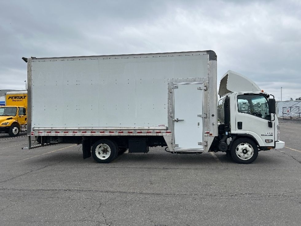 Light Duty Box Truck-Light and Medium Duty Trucks-Isuzu-2022-NPRXD-Mississauga-ON-92,874\n\t\tkm-$ 71,750 - Image 14