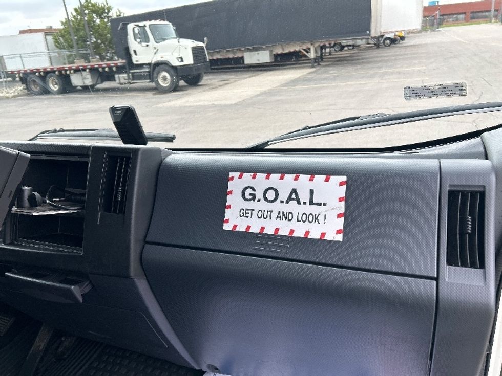 Light Duty Box Truck-Light and Medium Duty Trucks-Isuzu-2022-NPRXD-Mississauga-ON-92,874\n\t\tkm-$ 71,750 - Image 20