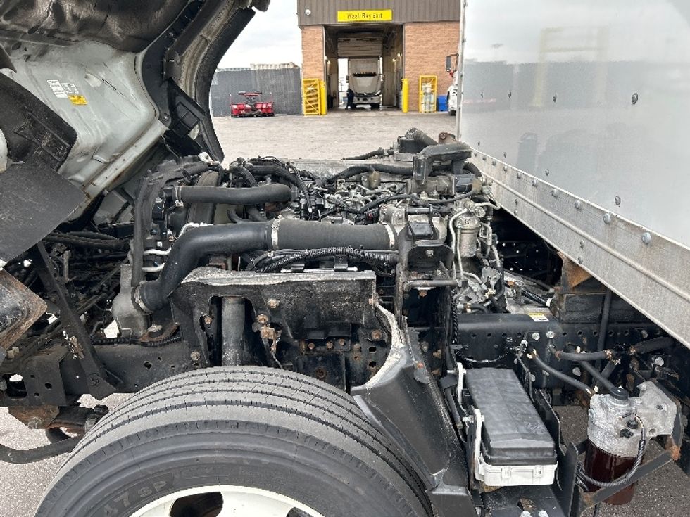Light Duty Box Truck-Light and Medium Duty Trucks-Isuzu-2022-NPRXD-Mississauga-ON-92,874\n\t\tkm-$ 71,750 - Image 23
