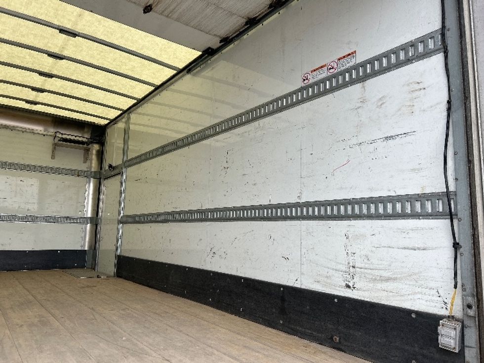 Light Duty Box Truck-Light and Medium Duty Trucks-Isuzu-2022-NPRXD-Mississauga-ON-96,237\n\t\tkm-$ 71,500 - Image 11