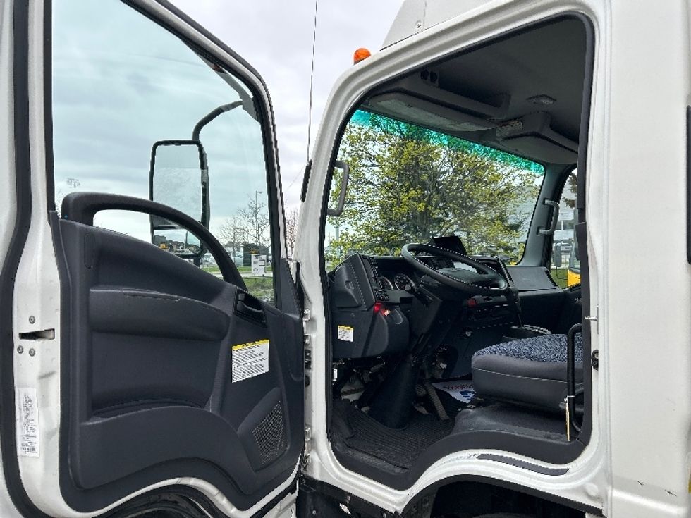 Light Duty Box Truck-Light and Medium Duty Trucks-Isuzu-2022-NPRXD-Mississauga-ON-96,237\n\t\tkm-$ 71,500 - Image 15