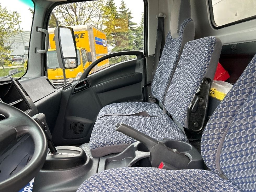 Light Duty Box Truck-Light and Medium Duty Trucks-Isuzu-2022-NPRXD-Mississauga-ON-96,237\n\t\tkm-$ 71,500 - Image 18