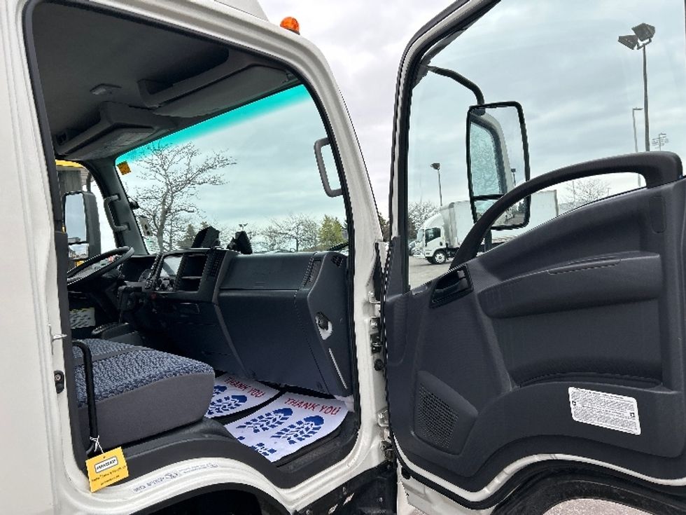Light Duty Box Truck-Light and Medium Duty Trucks-Isuzu-2022-NPRXD-Mississauga-ON-96,237\n\t\tkm-$ 71,500 - Image 19