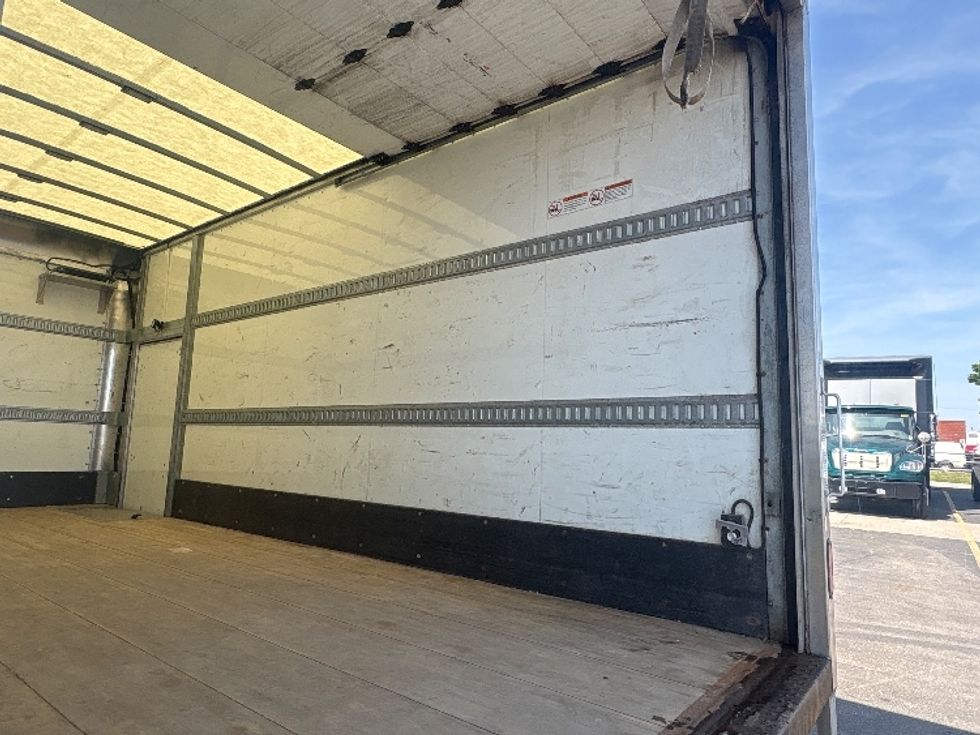 Light Duty Box Truck-Light and Medium Duty Trucks-Isuzu-2022-NPRXD-Mississauga-ON-96,535\n\t\tkm-$ 66,500 - Image 11