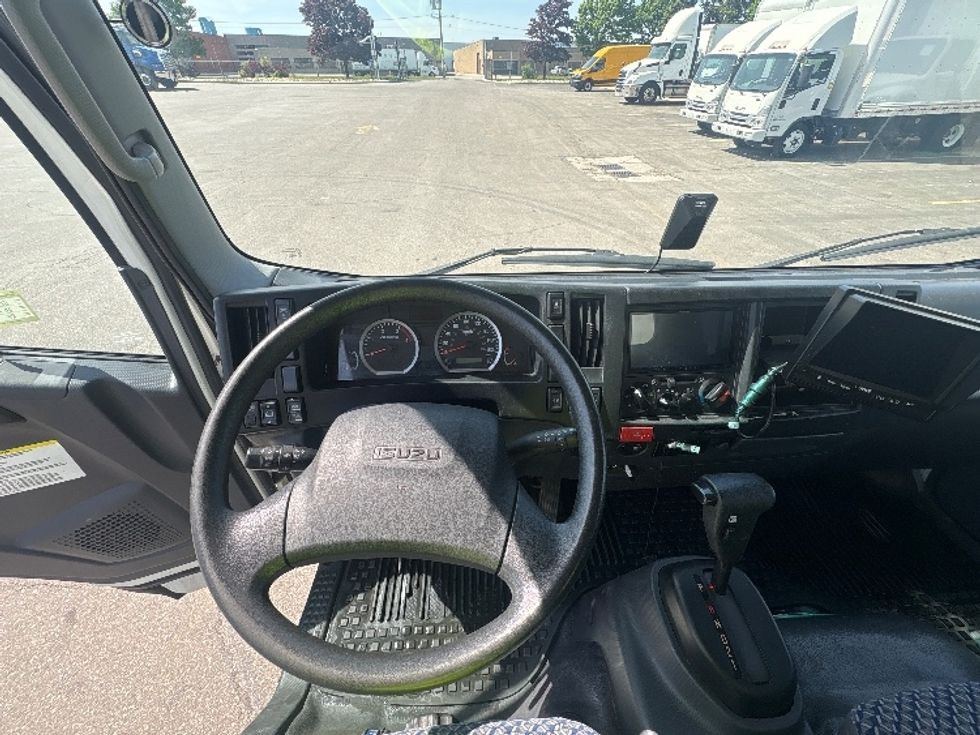 Light Duty Box Truck-Light and Medium Duty Trucks-Isuzu-2022-NPRXD-Mississauga-ON-96,535\n\t\tkm-$ 66,500 - Image 14
