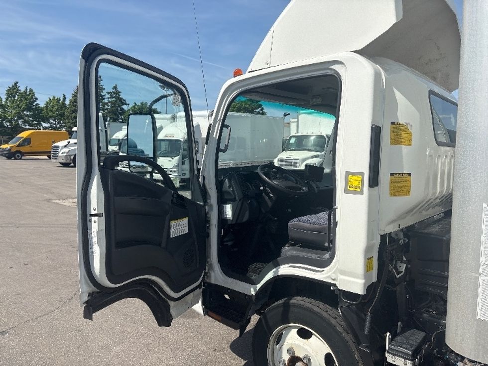 Light Duty Box Truck-Light and Medium Duty Trucks-Isuzu-2022-NPRXD-Mississauga-ON-96,535\n\t\tkm-$ 66,500 - Image 16