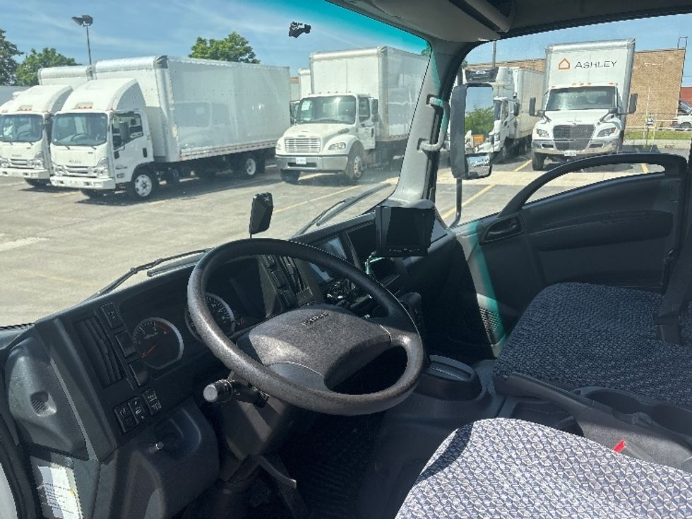 Light Duty Box Truck-Light and Medium Duty Trucks-Isuzu-2022-NPRXD-Mississauga-ON-96,535\n\t\tkm-$ 66,500 - Image 17