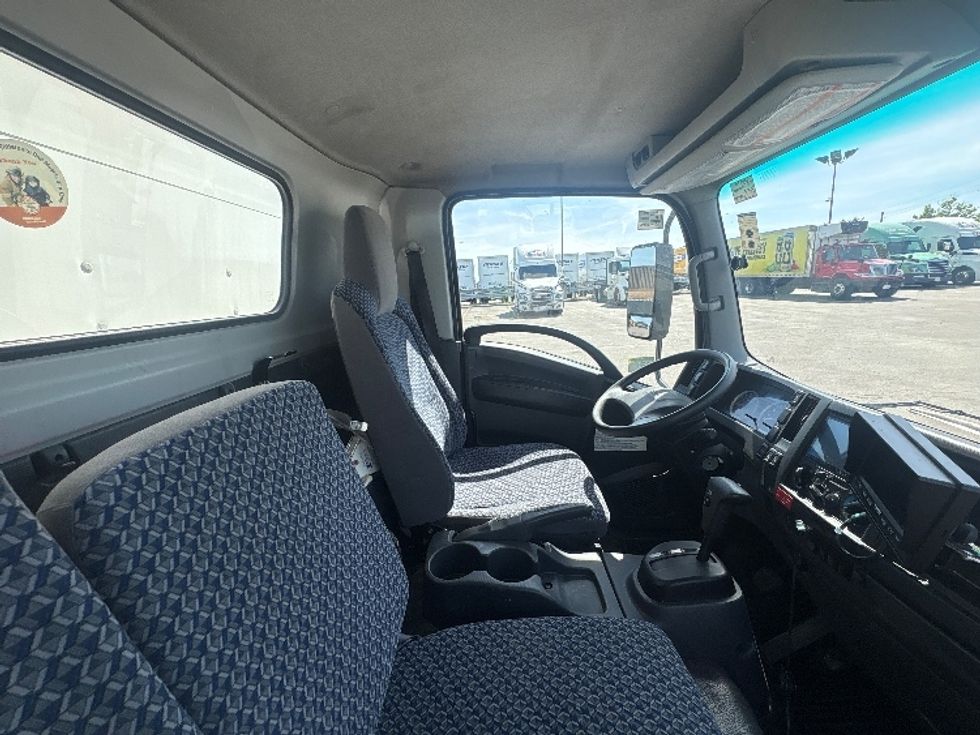 Light Duty Box Truck-Light and Medium Duty Trucks-Isuzu-2022-NPRXD-Mississauga-ON-96,535\n\t\tkm-$ 66,500 - Image 21