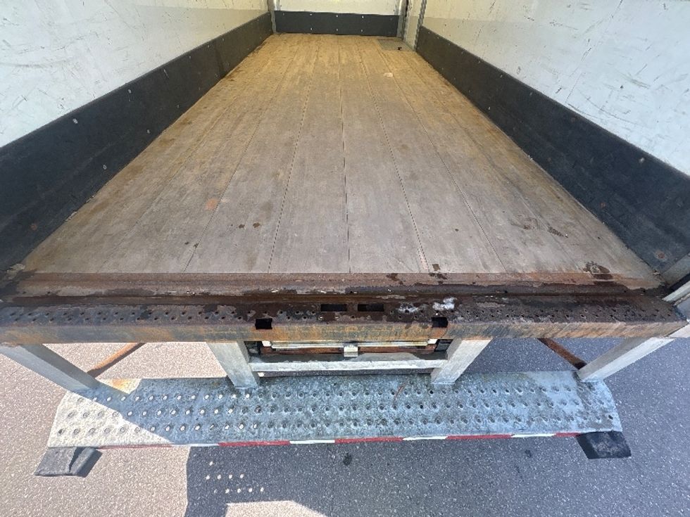 Light Duty Box Truck-Light and Medium Duty Trucks-Isuzu-2022-NPRXD-Mississauga-ON-96,535\n\t\tkm-$ 66,500 - Image 9