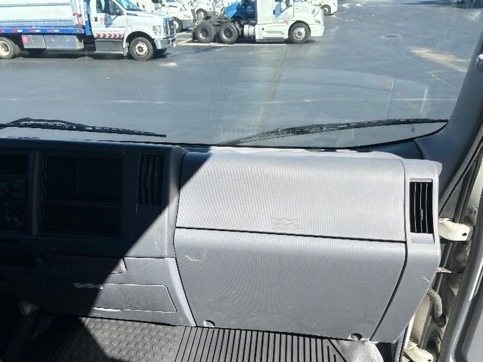 Light Duty Box Truck-Light and Medium Duty Trucks-Isuzu-2022-NPRXD-Piqua-OH-181,639\n\t\tmiles-$ 34,250 - Image 21