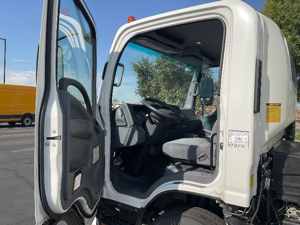 Light Duty Box Truck-Light and Medium Duty Trucks-Isuzu-2022-NPRXD-Sacramento-CA-23,335\n\t\tmiles-$ 61,000 - Image 16
