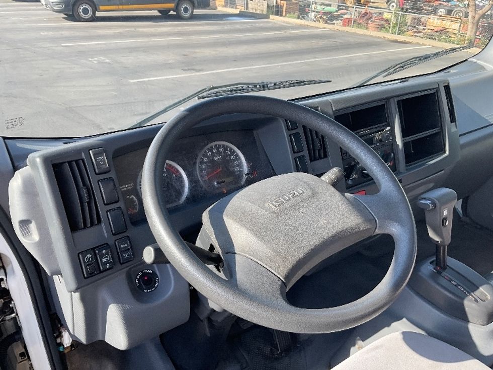 Light Duty Box Truck-Light and Medium Duty Trucks-Isuzu-2022-NPRXD-Sacramento-CA-23,335\n\t\tmiles-$ 61,000 - Image 17
